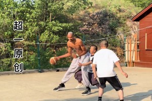 高僧果然強(qiáng)！文班在少林寺打球時(shí)的高清畫面：隨手超級(jí)大帽