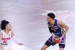 文班當(dāng)年在法甲這操作就很離譜！剛出手完立馬就閃現(xiàn)籃下補(bǔ)扣