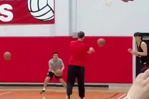 都看在眼里的！楊瀚森此前跟著斯普利特訓(xùn)練：定點(diǎn)三分12中11