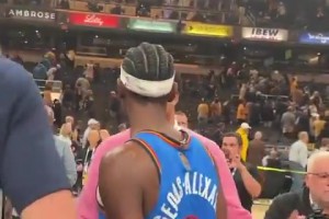 上季總決重演！猜猜賽后哈利伯頓對55分的亞歷山大說了什么？