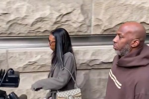 感覺人直接頹了??！比盧普斯已獲保釋，離開波特蘭當?shù)胤ㄔ? >
                                        </div>
                                    </div>
                                                                        <div   id=