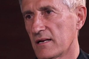 被送尤文隊(duì)徽的生日蛋糕，這位國(guó)米小球迷的反應(yīng)太真實(shí)了