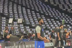 看來(lái)恢復(fù)得很不錯(cuò)！歐文賽前投籃熱身訓(xùn)練，汗水已濕透衣服！