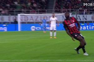 米蘭1-1遭扳平！德溫特禁區(qū)內(nèi)手球送點！夸德拉多主罰命中！