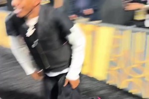 亞馬爾跳出去慶祝時還要把褲腰弄低一點，你小子有點騷