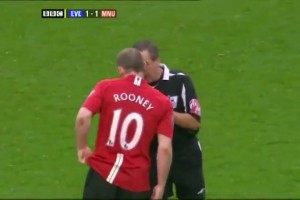 當46歲的皮爾洛望向卡福：看我的任意球功夫還有幾成