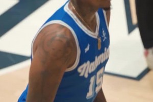 還有油？40歲尼克-楊曬野球場連續(xù)三分集錦：我需要十天合同！