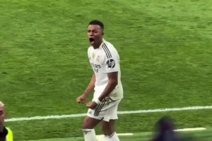 終結(jié)國家德比4連?。』蜀R2:1巴薩終場哨響后，皇馬三巨頭的反應(yīng)