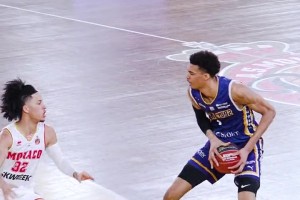 文班亞馬這天賦真讓人驚掉下巴！投完三分，還能直接沖進(jìn)去補(bǔ)扣！