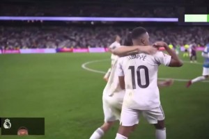 姆總和A費上一秒還在擁抱慶祝，發(fā)現(xiàn)雙方?jīng)_突立馬“應戰(zhàn)”