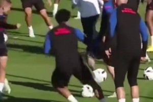 以前哪敢想？梅西訓(xùn)練中穿維拉蒂襠，第一時(shí)間找拉莫斯尋求庇護(hù)