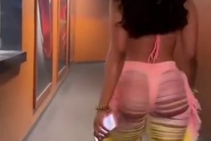 這是被榨干了？克萊開季狀態(tài)不佳，女友馬冬梅身材炸裂！