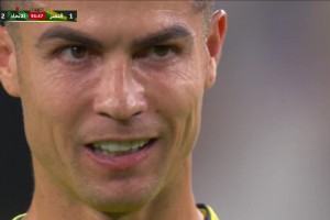 C羅在主罰任意球前說(shuō)：你會(huì)進(jìn)球，你會(huì)進(jìn)球！可惜沒(méi)有打進(jìn)