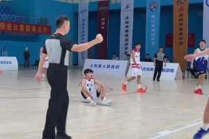 一個進(jìn)攻犯規(guī)一個違體，這倆吹罰你怎么看？