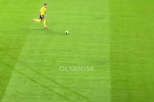 C羅大單刀機(jī)會(huì)挑射被撲，隨后裁判示意已越位在先