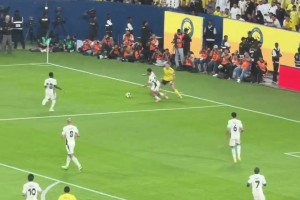 現(xiàn)場(chǎng)球迷實(shí)拍感嘆：C羅真的不復(fù)當(dāng)年之勇