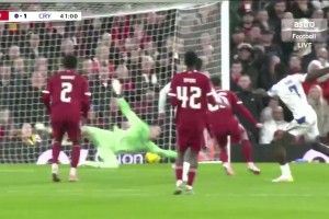 利物浦落后！鐮田大地挑傳戈麥斯解圍不遠(yuǎn)，薩爾抽射破門