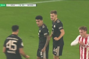 拜仁1-1扳平比分！斯坦尼西奇射門被撲，迪亞斯門前補射破門！