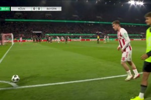 拜仁客場丟球！科隆角球開出阿赫頭球攻門得手！