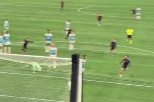 帥！美職聯(lián)禁區(qū)精彩人球分過(guò)破門(mén)