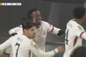 狼隊(duì)后場(chǎng)失誤！吉滕斯爆射轟進(jìn)出世界波！切爾西4-2領(lǐng)先！