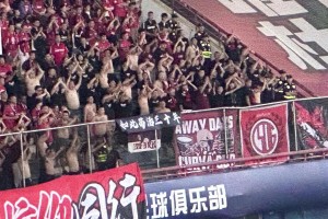 三殺蓉城！賽后河南球迷唱響鳳凰山體育場(chǎng)