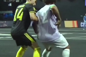 太秀了！馬塞洛在國王聯(lián)賽背身穿襠過人