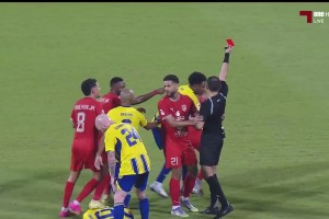 都不冷靜！維拉蒂沖突踢倒對手染紅！皮亞特克報復(fù)對手進(jìn)球取消！