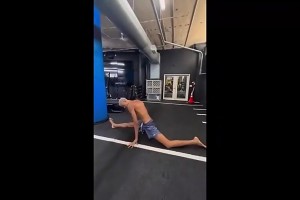 這什么逆天柔韌性？2米24文班嘗試一字馬，看得我小腦萎縮了