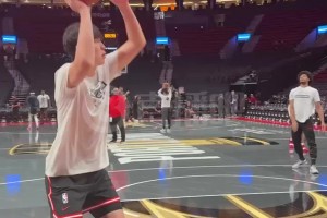 能對約老師進(jìn)一個不？楊瀚森賽前熱身練習(xí)近筐終結(jié)~