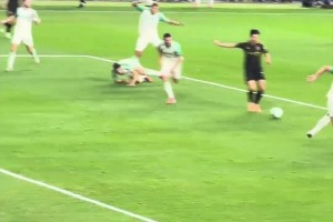 對手挑釁孫興慜：你不行了，我可以單防你！隨后被過個(gè)干凈