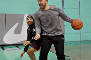 不僅是節(jié)奏而是藝術(shù)！慢鏡頭看東契奇的進(jìn)攻，簡(jiǎn)直得分如喝水?。? >
                                        </div>
                                    </div>
                                                                        <div   id=