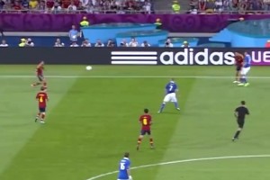 阿爾巴瘋狂超車！西班牙經(jīng)典進球：哈維妙傳直塞助攻阿爾巴！