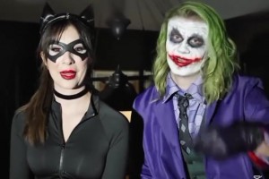 秀恩愛！“小丑”哈蘭德和“貓女”女友