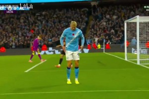 進(jìn)球機(jī)器實(shí)錘！哈蘭德進(jìn)球后模仿機(jī)器人動(dòng)作慶祝