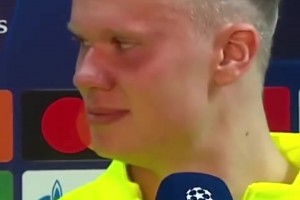 給哈寶干羞澀了！名場(chǎng)面：貝林強(qiáng)吻正在接受采訪的哈蘭德！