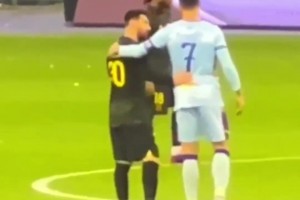 這畫面太美！C羅梅西同框，兩人握手摟肩微笑擁抱致意