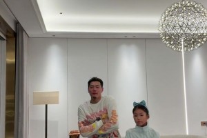 父女互動！王大雷社媒發(fā)布與女兒一起跳舞，調(diào)侃道：一點天賦沒有