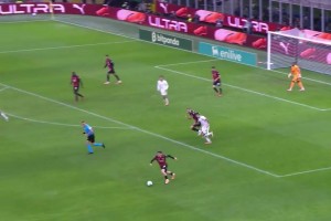 從后場到前場，帕夫洛維奇的積極跑動，為米蘭創(chuàng)造了這粒進球