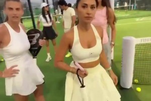 美國博主問安東內(nèi)拉：你是做什么工作的？