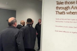 啊？裁判本來(lái)給加拉塔薩雷點(diǎn)球，然后立即將其改為球門(mén)球……