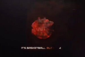 名場(chǎng)面：皮爾斯帶著自己狗在保羅的草坪上便便，然后趕緊逃跑！