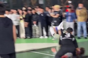 潔身自好！哈登媽媽?zhuān)盒r(shí)候女孩調(diào)戲哈登，他用球砸人家