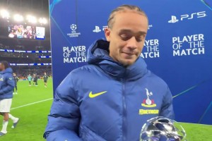 哈維·西蒙斯憑借對陣哥本哈根的出色表現(xiàn)榮膺全場最佳球員