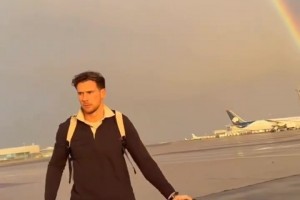 今晚好運(yùn)加持？拜仁抵達(dá)巴黎時(shí)遇見落日彩虹 