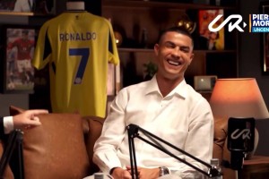 摩根：你現(xiàn)在生涯已經(jīng)進(jìn)了948個球了。C羅：全都有視頻