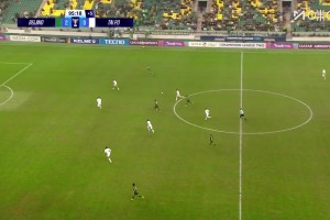 疼！實拍：張玉寧與對手發(fā)生小沖突后，一直捂著自己的后腦勺