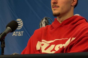 繃不住了！獨(dú)行俠西部墊底，弗拉格賽后沮喪：我從沒(méi)輸過(guò)這么多球