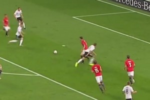 梅西在商業(yè)論壇上看自己的生涯高光，臺(tái)下觀眾喊名字膜拜