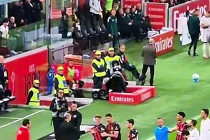 阿萊格里是如何保護(hù)球員的？